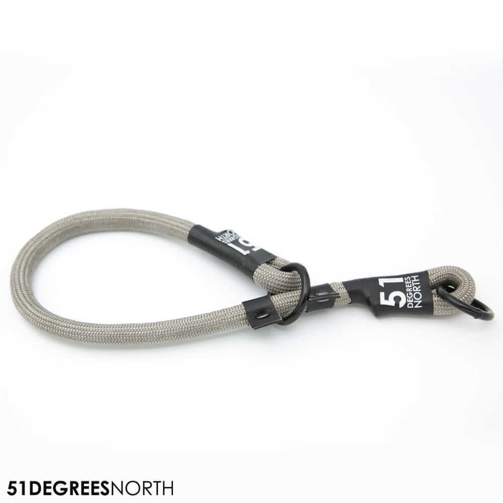 Een stijlvolle en duurzame Rope sliphalsband voor hondenwandelingen. Gemaakt van nylon voor training en opvoeding.