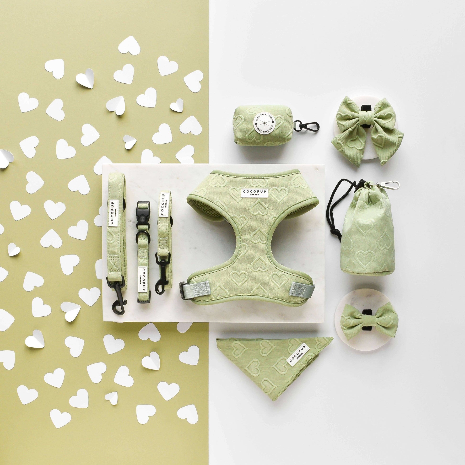 Luxe halsband - Sage Heart: XS (puppy), een stijlvolle hondenaccessoire met hartjes, verstelbaar en handwasbaar.