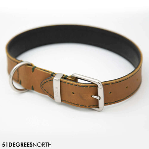 Hondenhalsband van zacht leer met gesp-sluiting en contrasterende stiksels uit Milano Contrast collectie.