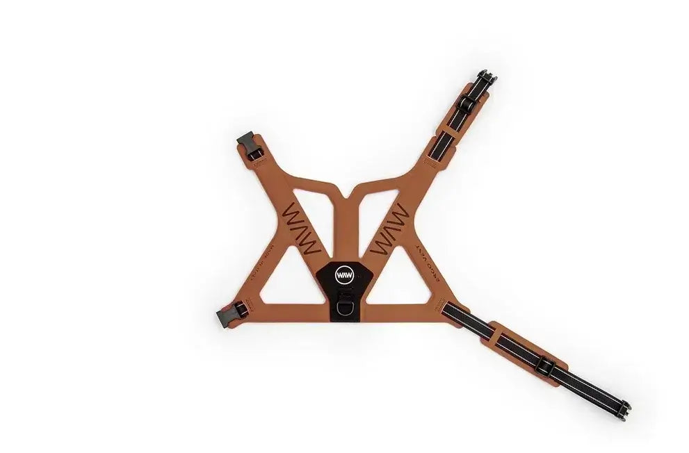 Een ergonomisch hondentuig met uniek ontwerp voor optimale comfort en stijl - WAW Ergovest Camel-Bruin.